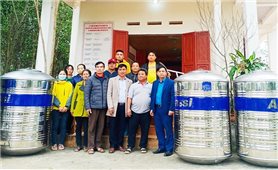 Phú Lương (Thái Nguyên): Cấp 377 téc nước cho hộ nghèo DTTS