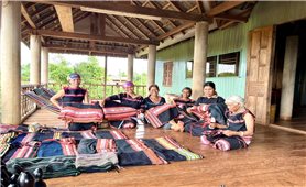 Gia Lai: Phụ nữ DTTS giữ gìn nghề dệt thổ cẩm truyền thống