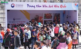 Người dân, du khách thích thú trải nghiệm văn hóa Hàn Quốc