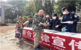 Đồn Biên phòng Cửa khẩu Quốc tế Thanh Thủy tổ chức tuần tra liên hợp và tuyên truyền pháp luật trên biên giới