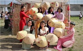 Ấn tượng văn hóa truyền thống Việt Nam tại Lễ hội các dân tộc tại Italia