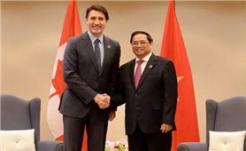 Thủ tướng Phạm Minh Chính gặp Thủ tướng Canada