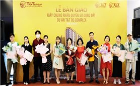 Cư dân T&T DC Complex chính thức nhận bàn giao Giấy chứng nhận quyền sử dụng đất