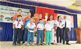 Quảng Nam: Gần 200 triệu đồng hỗ trợ học sinh huyện miền núi Nam Giang