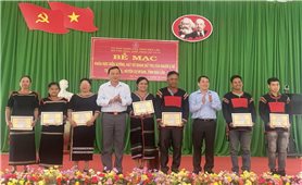 Đắk Lắk: Bế mạc và trao Giấy chứng nhận cho 20 học viên học hát kể khan