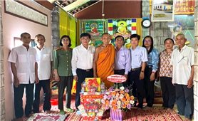 Ban Dân tộc tỉnh An Giang thăm, chúc mừng lễ Sen Dolta đồng bào Khmer năm 2023