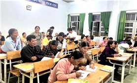 Huyện Sa Thầy (Kon Tum) mở 17 lớp dạy xóa mù chữ cho đồng bào DTTS