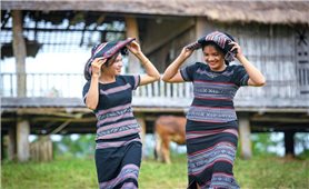 Phụ nữ làng Teng với quyết tâm đưa thổ cẩm H'rê ra thị trường thế giới