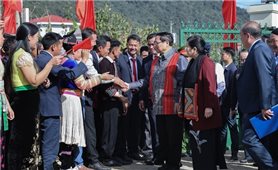 Thủ tướng chung vui Ngày hội đại đoàn kết cùng đồng bào các dân tộc tỉnh Lai Châu