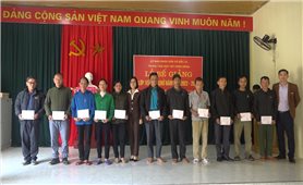 Văn Lãng (Lạng Sơn): Trao giấy chứng nhận cho 25 học viên hoàn thành chương trình xóa mù chữ