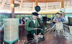 Tạo sinh kế bền vững từ nghề đan lát truyền thống
