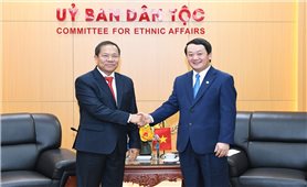 Bộ trưởng, Chủ nhiệm Hầu A Lềnh tiếp xã giao Đoàn công tác Ủy ban Trung ương Mặt trận Lào xây dựng đất nước