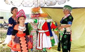 Đắk Nông: Rộn ràng sắc màu chợ phiên của đồng bào dân tộc Mông