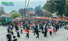 Trường Phổ thông Vùng cao Việt Bắc: Sắc màu phiên chợ DTTS chào năm mới 2024