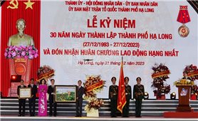 Hạ Long (Quảng Ninh) kỷ niệm 30 năm Ngày thành lập và đón nhận Huân chương Lao động Hạng Nhất