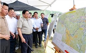Thủ tướng: Phấn đấu hoàn thành tuyến đường kết nối hồ Ba Bể trong năm nay