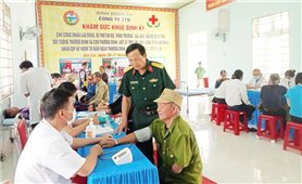 Công ty 715 (Binh đoàn 15) tổ chức khám bệnh, phát thuốc miễn phí cho người dân xã biên giới
