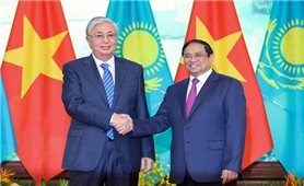 Thủ tướng Phạm Minh Chính tiếp Tổng thống Cộng hòa Kazakhstan