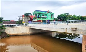 Ninh Bình: Cầu xây xong nhà dân lại hỏng