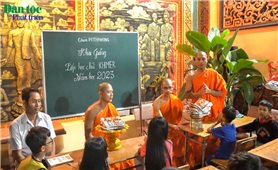 Dạy chữ Khmer miễn phí ở chùa Pothiwong
