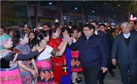 Chùm ảnh: Thủ tướng cùng Nhân dân tỉnh biên giới Cao Bằng đón năm mới 2024