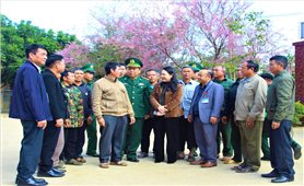 Thứ trưởng, Phó Chủ nhiệm UBDT Nông Thị Hà thăm và tặng quà Tết đồng bào DTTS tỉnh Sơn La