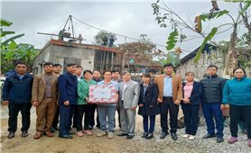 Cao Bằng: Trao kinh phí hỗ trợ xóa nhà tạm, nhà dột nát cho hộ nghèo