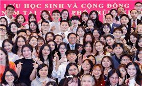 Thủ tướng gặp lưu học sinh và cộng đồng người Việt Nam tại Trùng Khánh, Trung Quốc