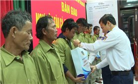 Quảng Nam: Kịp thời cứu 7 thuyền viên trên tàu cá bị chìm