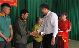 Thứ trưởng, Phó Chủ nhiệm Ủy ban Dân tộc Y Vinh Tơr thăm chúc Tết tại huyện Ea H’leo