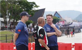 Đội đua thuyền máy F1 H2O Bình Định - Việt Nam đứng đầu phân hạng UIM F1H2O Grand Prix of Indonesia