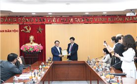 Bộ trưởng, Chủ nhiệm Hầu A Lềnh tiếp xã giao Hiệp hội Kinh tế, Văn hóa Hàn Quốc - Việt Nam