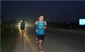 Vận động viên chạy xuyên đêm, vượt dốc để đến với Điện Biên