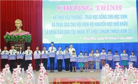 Bạc Liêu: Trao học bổng cho học sinh Khmer khó khăn