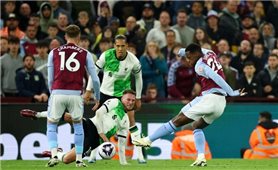 Ngoại hạng Anh: Rượt đuổi kịch tính với Liverpool, Aston Villa chạm 1 tay vào tấm vé dự Champions League