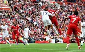 Ngoại hạng Anh: Liverpool níu giữ đua vô địch sau chiến thắng trước Tottenham