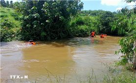 Lai Châu: Ba người bị lũ cuốn khi qua suối, 1 người mất tích