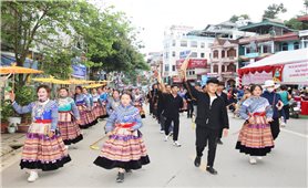 Câu lạc bộ văn nghệ dân gian Hồng Mi trên Cao nguyên trắng Bắc Hà