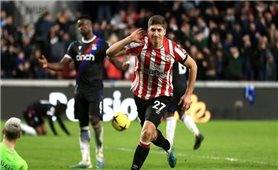 Ngoại hạng Anh: Brentford và Crystal Palace rượt đuổi nghẹt thở trong trận ra quân