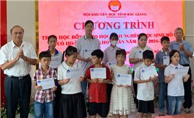 Bắc Giang: Trao 120 suất học bổng khuyến học cho học sinh có hoàn cảnh khó khăn