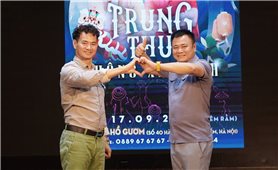 Nghệ sĩ Xuân Bắc và nghệ sĩ Tự Long tổ chức chương trình Trung thu gây quỹ ủng hộ trẻ em vùng bão lũ