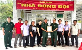 Bộ đội Biên phòng Kiên Giang: Trao tặng “ Nhà Đồng đội” cho quân nhân người dân tộc Khmer đón Lễ Sen Dolta