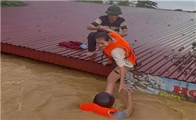 Tình người sau lũ dữ