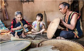 Vợ chồng nghệ nhân gìn giữ 