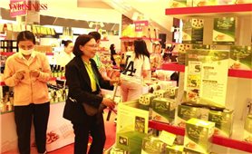 Thấy gì từ cơn bão niềm tin “người nổi tiếng dùng gì, mình dùng nấy”