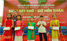 Sáng nét chữ - Giữ hồn Chăm