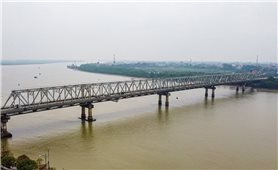 Xây dựng rào chắn hay cần lắm “một lá chắn nhân văn” chống tự tử tại cầu Bến Thủy 1 ?