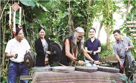 Khi bản sắc dân tộc “lên mạng”