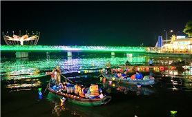 Tái hiện khung cảnh trên bến, dưới thuyền tại Lễ hội Văn hóa sông nước Cần Thơ 2025