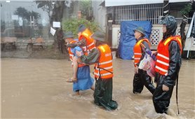 Đà Nẵng: Kịp thời đưa 3 người bị thương ở vùng lũ đến bệnh viện